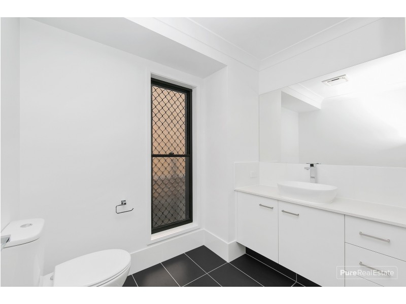 12 Forbes Crescent, Upper Kedron QLD 4055