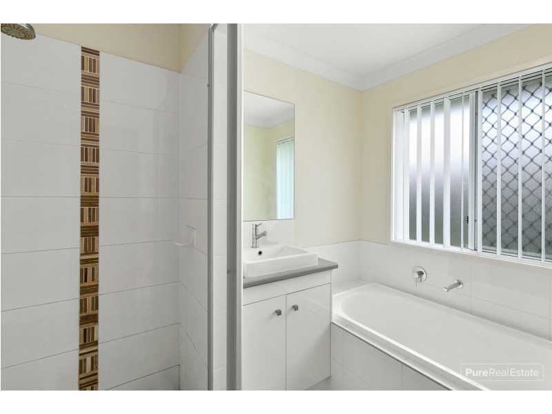 32 Knightsbridge Drive, Chuwar QLD 4306