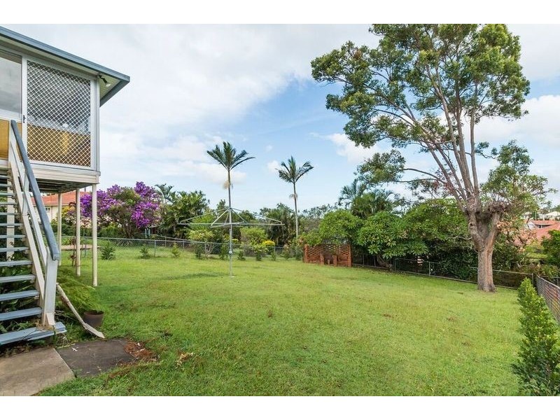 65 Pangeza Street, Stafford Heights QLD 4053