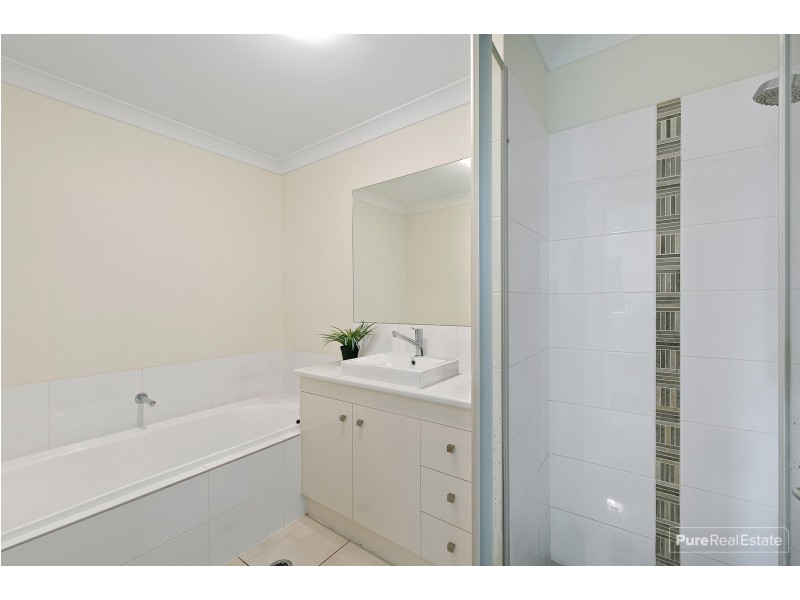 30 Knightsbridge Drive, Chuwar QLD 4306