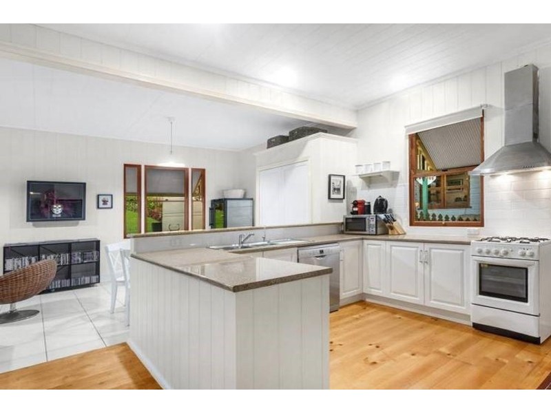 49 Wooloowin Avenue, Wooloowin QLD 4030
