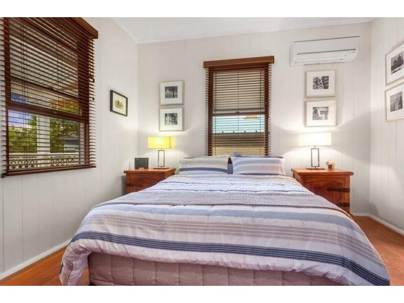 49 Wooloowin Avenue, Wooloowin QLD 4030