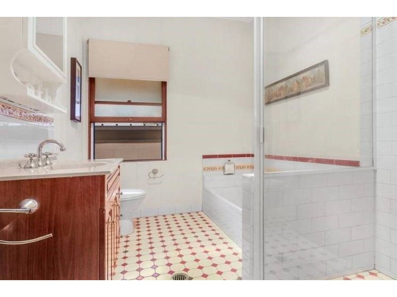 49 Wooloowin Avenue, Wooloowin QLD 4030