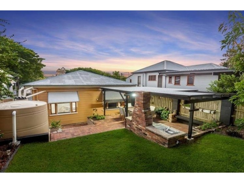 49 Wooloowin Avenue, Wooloowin QLD 4030