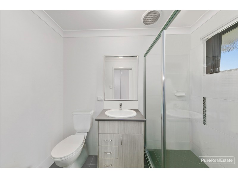 11 Knightsbridge Drive, Chuwar QLD 4306