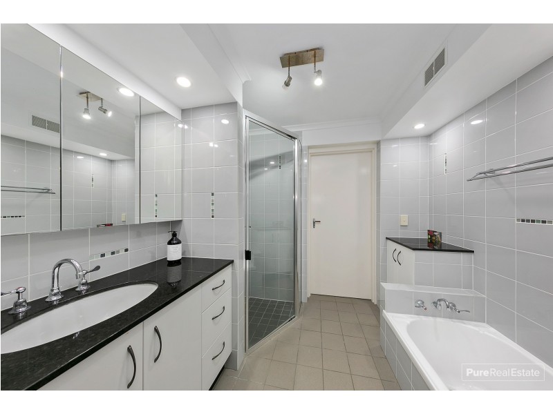 2/26 Simpsons Road, Bardon QLD 4065
