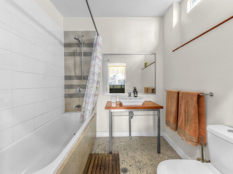 42D Macgregor Terrace, Bardon QLD 4065