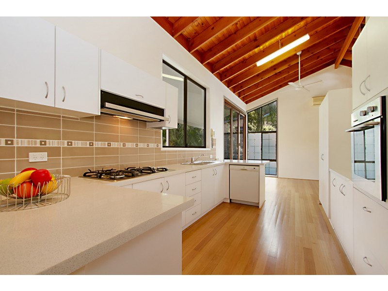 38 Nankoor Street, Chapel Hill QLD 4069