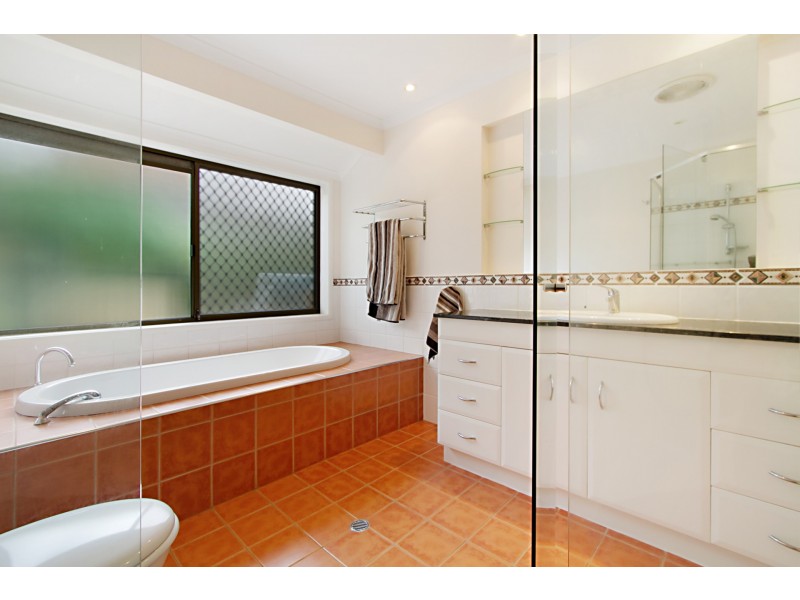 38 Nankoor Street, Chapel Hill QLD 4069