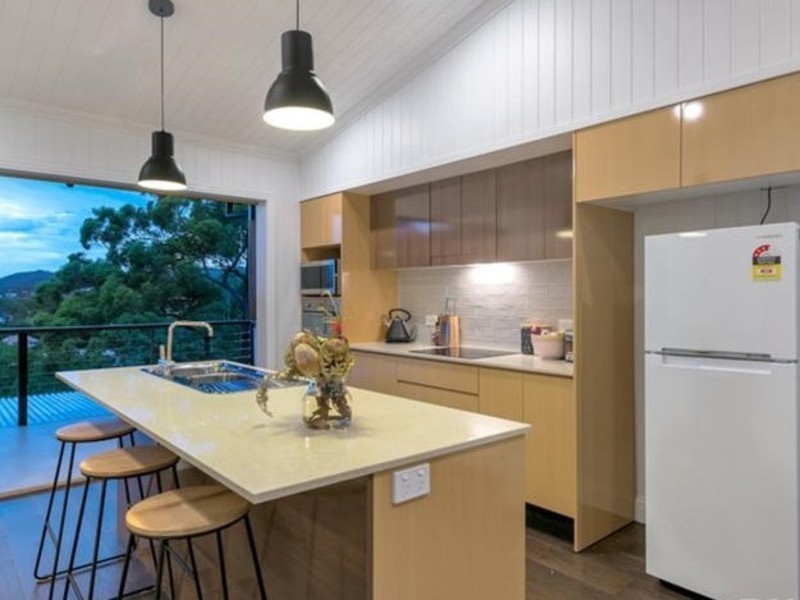 42 Macgregor Terrace (upstairs), Bardon QLD 4065