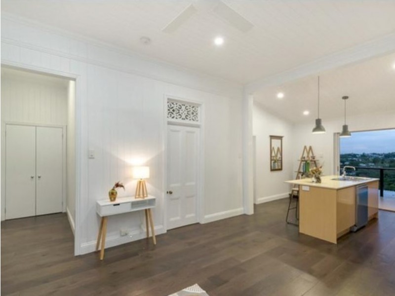 42 Macgregor Terrace (upstairs), Bardon QLD 4065