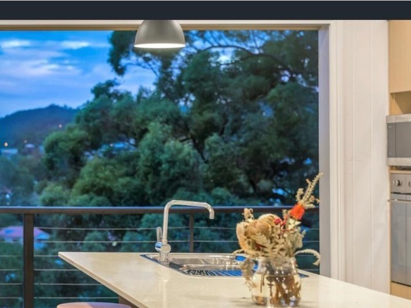 42 Macgregor Terrace (upstairs), Bardon QLD 4065