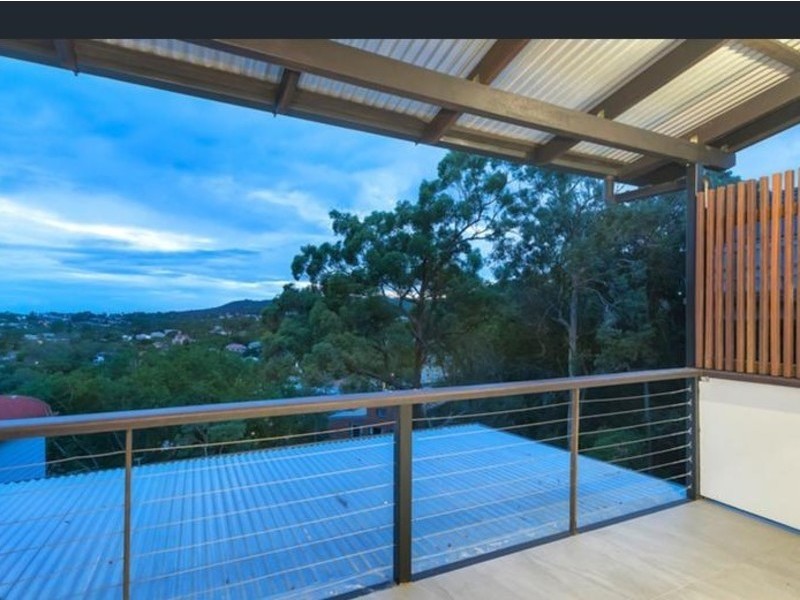 42 Macgregor Terrace (upstairs), Bardon QLD 4065