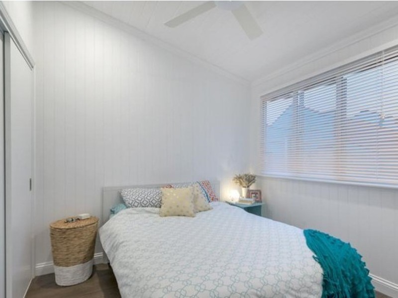 42 Macgregor Terrace (upstairs), Bardon QLD 4065