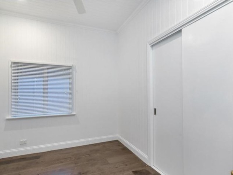 42 Macgregor Terrace (upstairs), Bardon QLD 4065