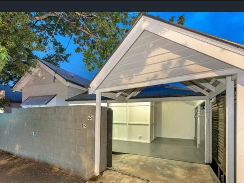 42 Macgregor Terrace (upstairs), Bardon QLD 4065