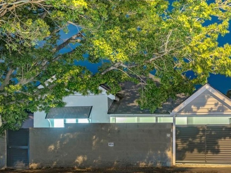 42 Macgregor Terrace (upstairs), Bardon QLD 4065