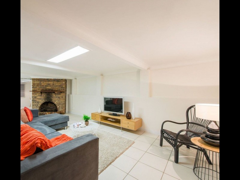 33 Annie Street, Windsor QLD 4030