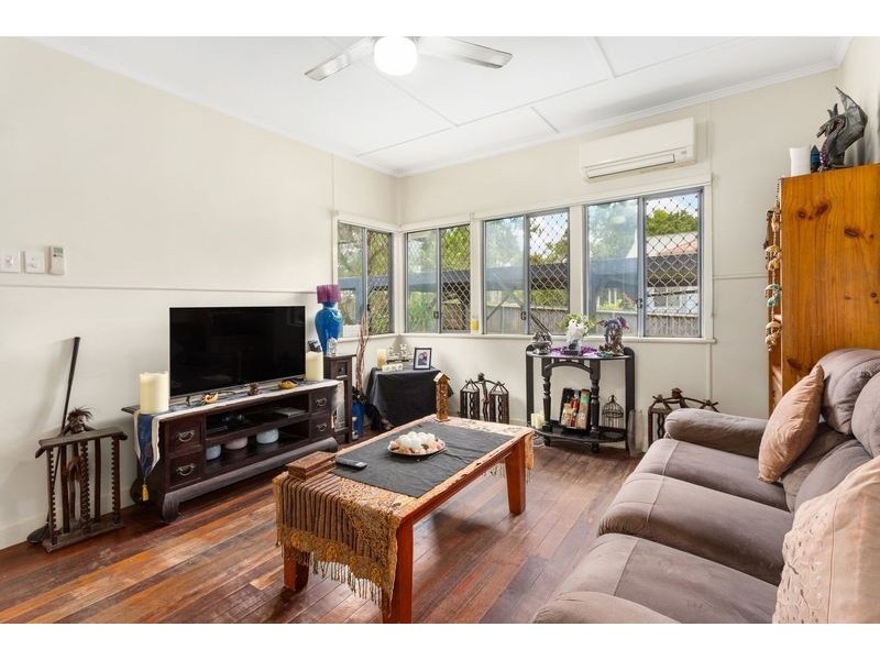 14 Law Street North, Redbank QLD 4301