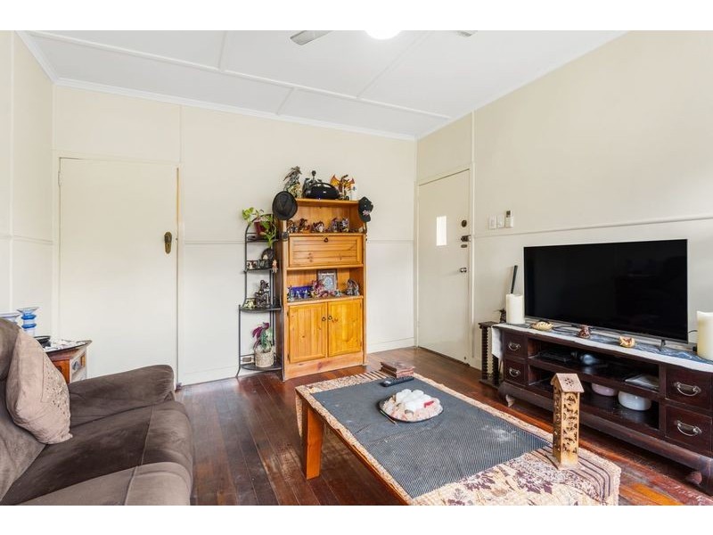 14 Law Street North, Redbank QLD 4301