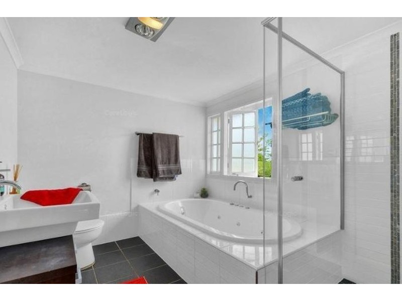 10 Dorrington Drive, Ashgrove QLD 4060