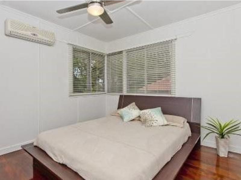 14 Normanton Street, Stafford Heights QLD 4053