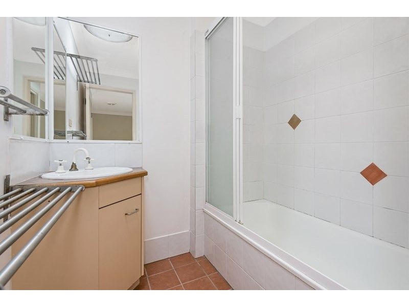 8/26 Wyndham Street, Herston QLD 4006