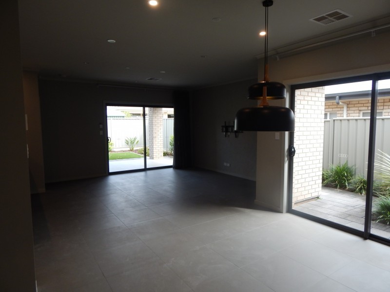 10 Isaacs Way, Evanston South SA 5116