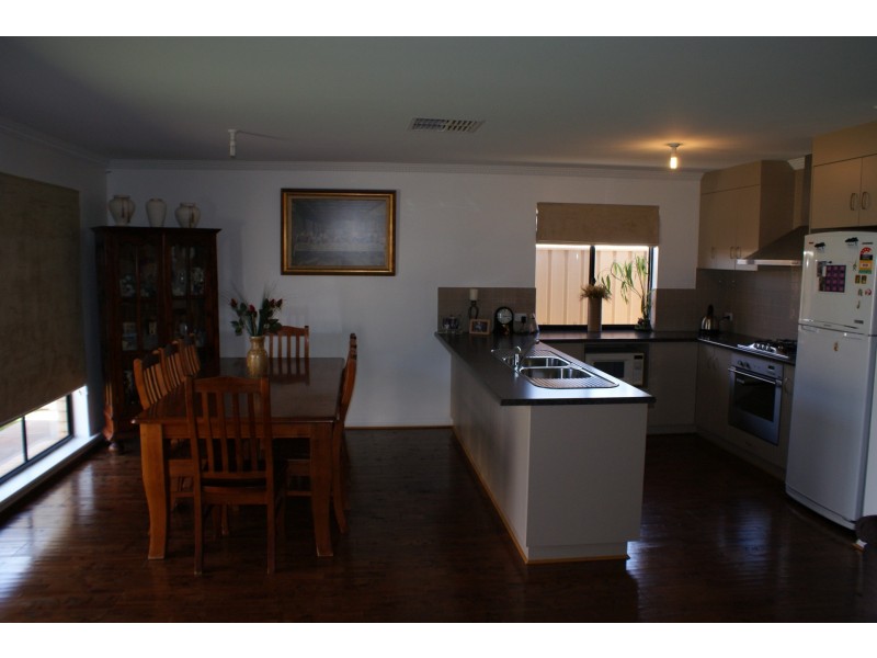 12 Kimvu court, Munno Para West SA 5115