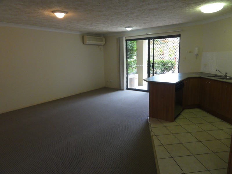 8 Whitby Street, Southport QLD 4215