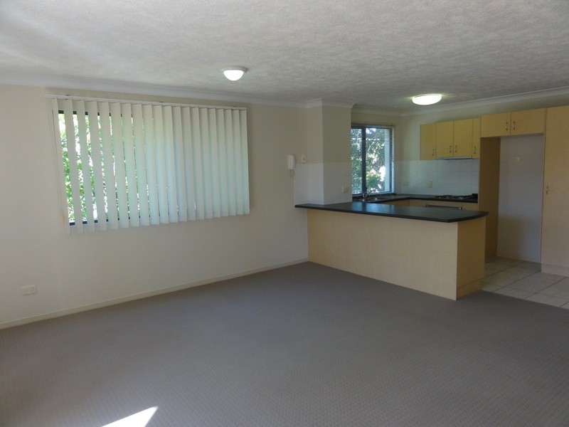 8 Whitby Street, Southport QLD 4215