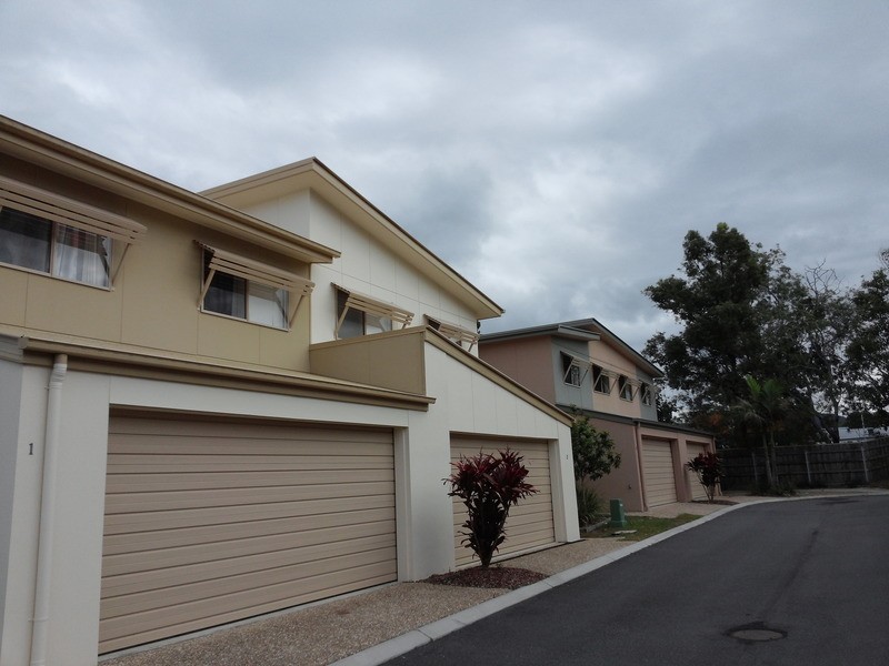 25/2 Weir Drive, Upper Coomera QLD 4209