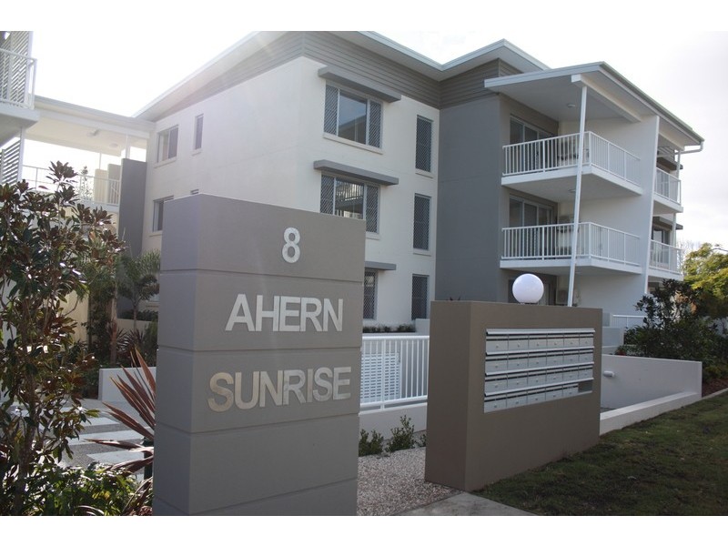 8 – 10 Ahern Street, Labrador QLD 4215