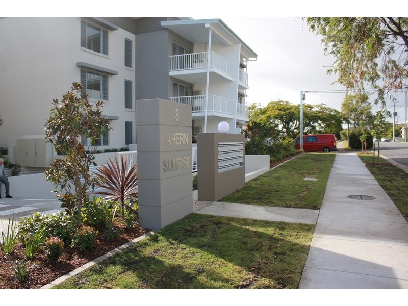 8 – 10 Ahern Street, Labrador QLD 4215