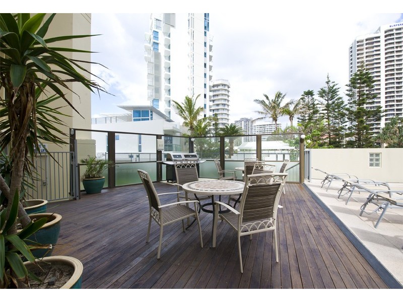 33/23-27 Northcliffe Terrace, Surfers Paradise QLD 4217