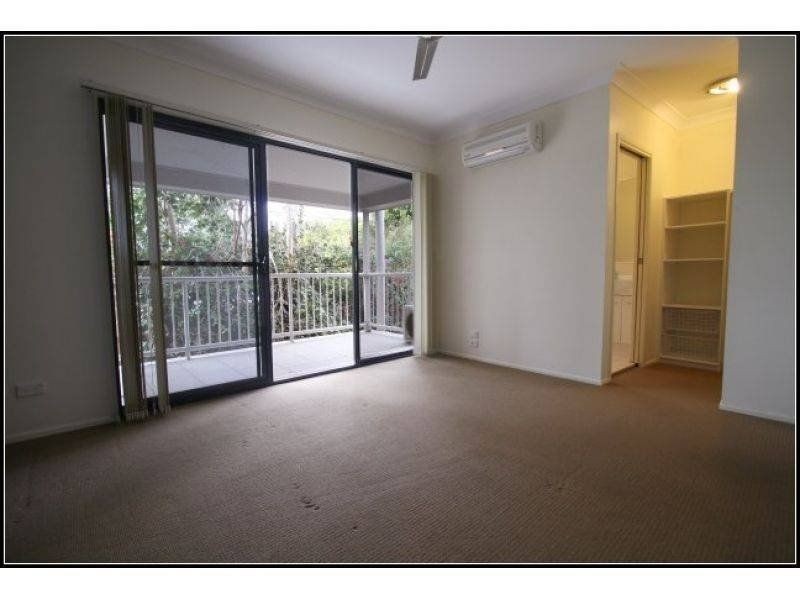170 Whiting Street, Labrador QLD 4215