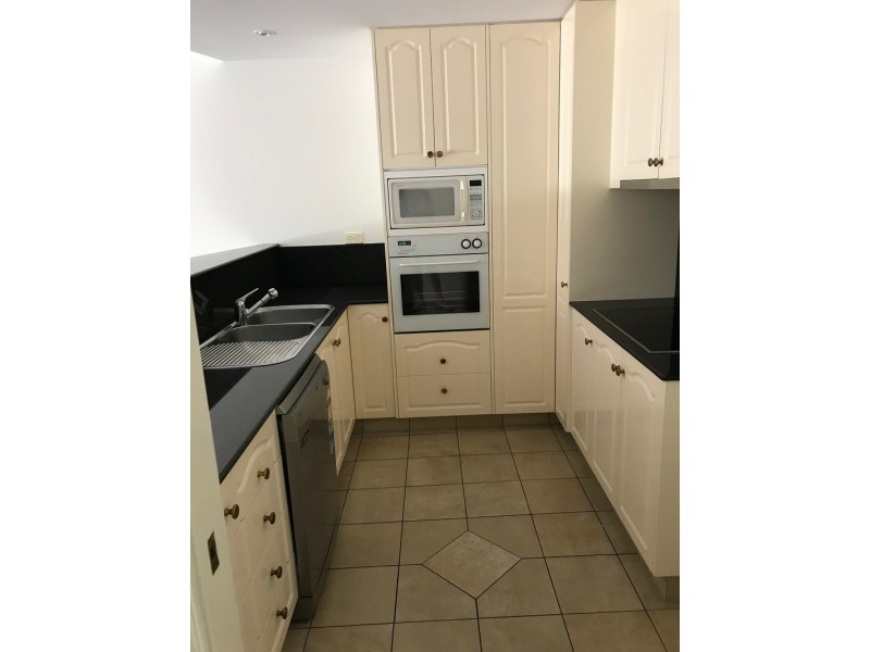 2/29 Sutherland Tower, Hamilton QLD 4007