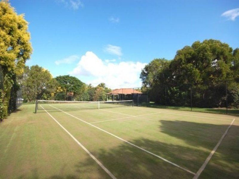 23 Tristan Court, Benowa QLD 4217