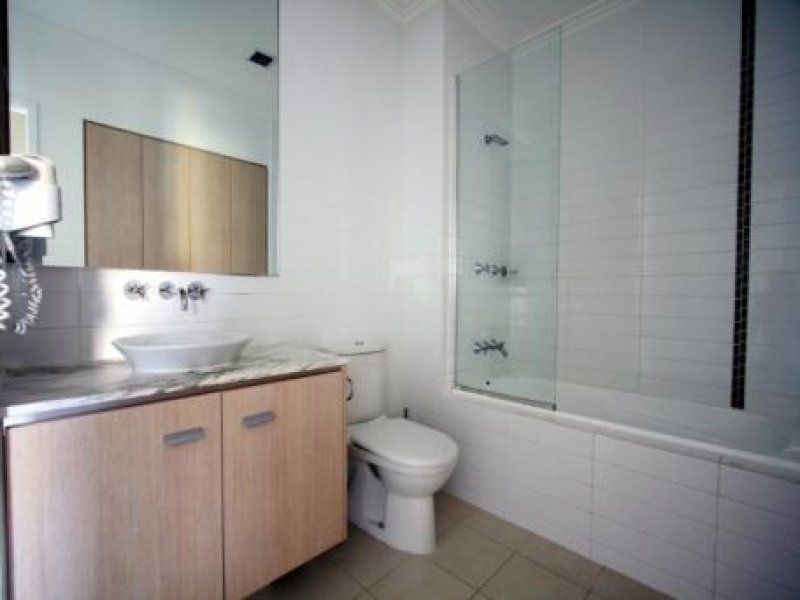 34 19 Lake Street, Varsity Lakes QLD 4227