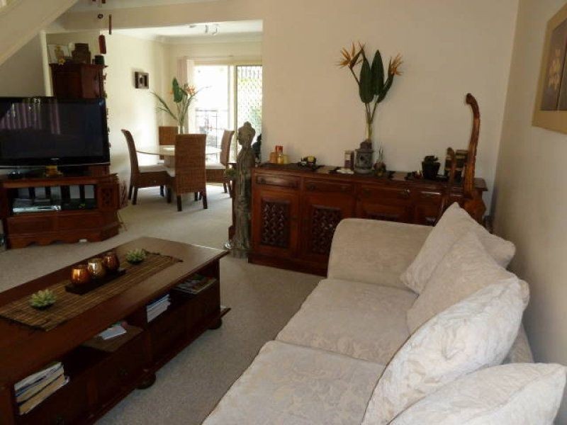 23 Tristan Court, Benowa QLD 4217