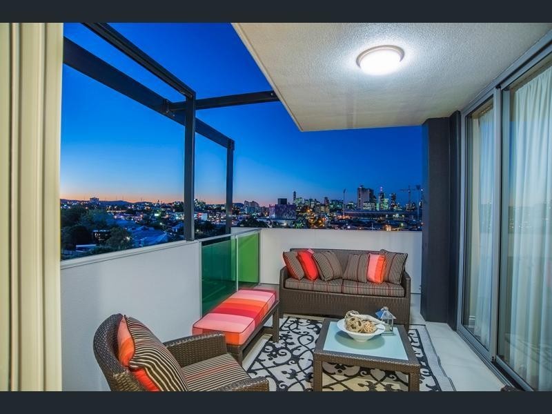 702/159 Logan Road, Woolloongabba QLD 4102