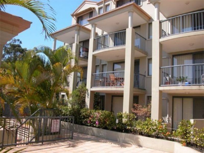 8 Whitby Street, Southport QLD 4215