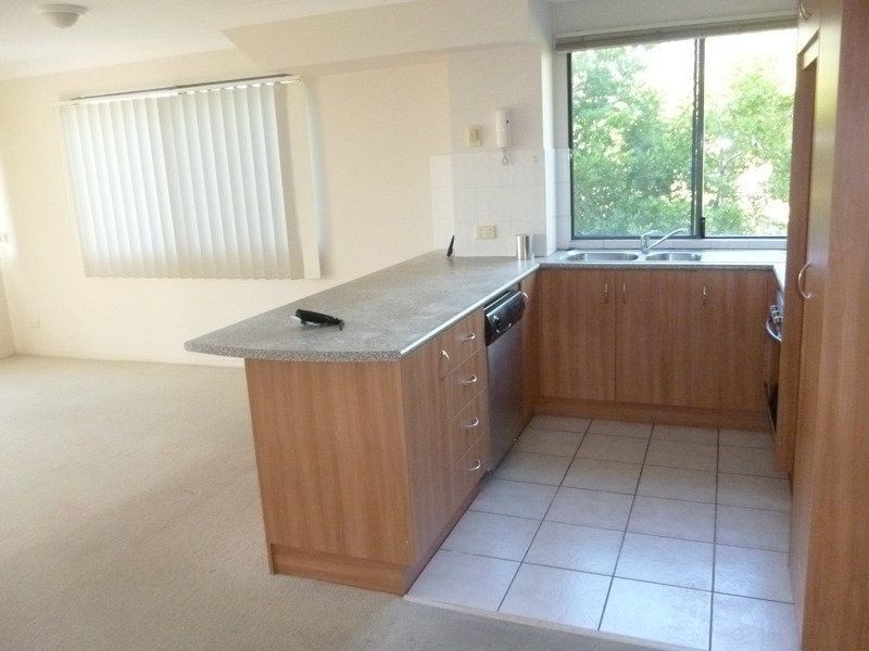 8 Whitby Street, Southport QLD 4215