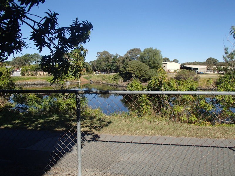 villa @/11 waterford court, Bundall QLD 4217