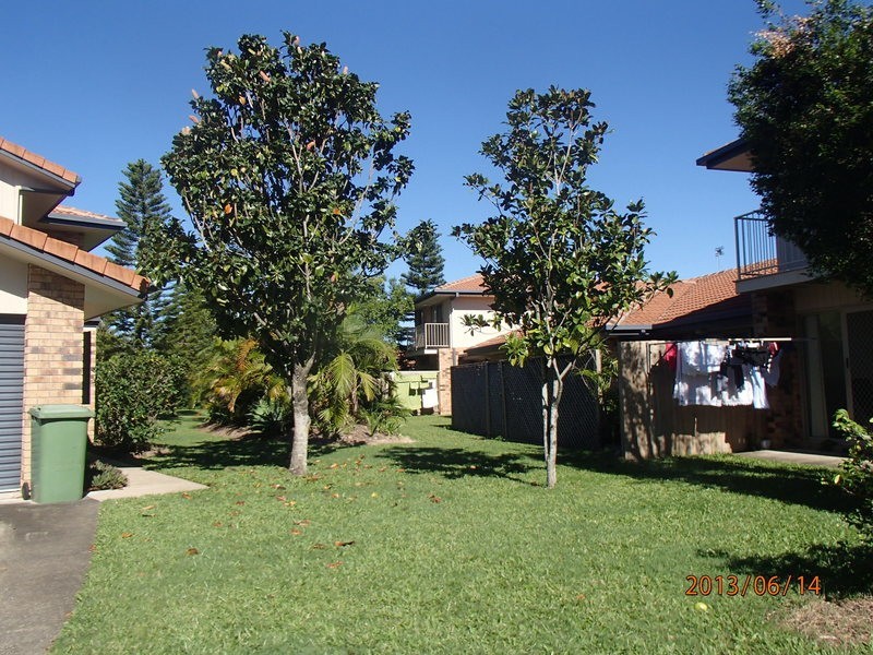 villa @/11 waterford court, Bundall QLD 4217