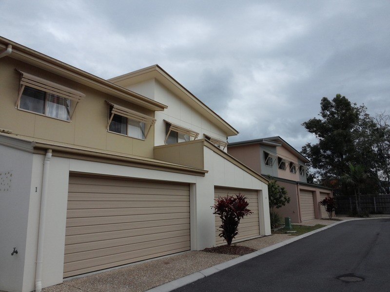 16/2 Weir Drive, Upper Coomera QLD 4209