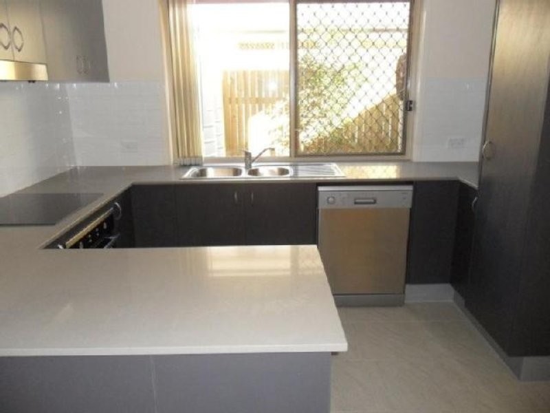 16/2 Weir Drive, Upper Coomera QLD 4209