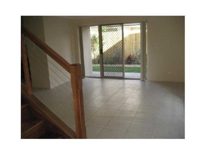 16/2 Weir Drive, Upper Coomera QLD 4209