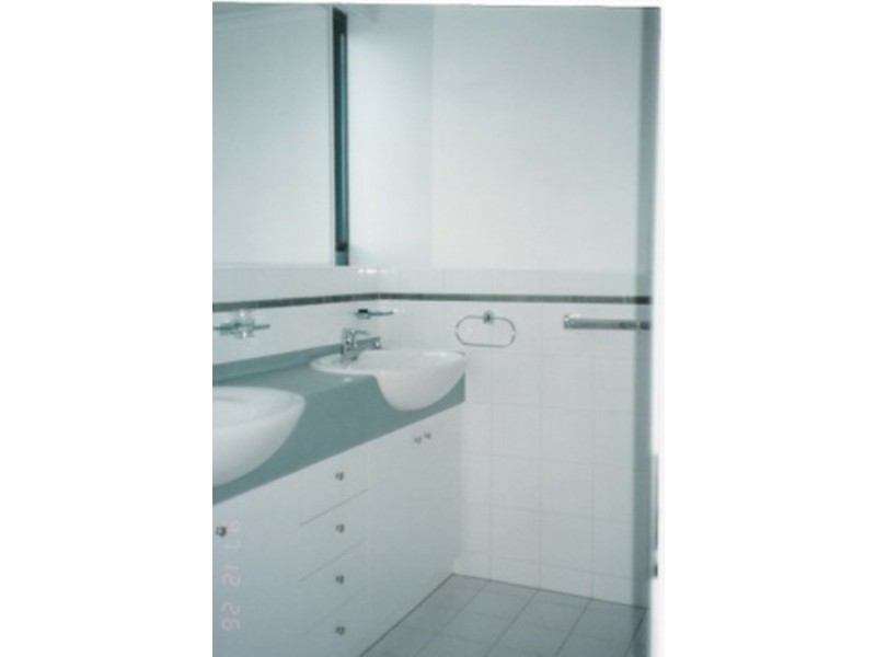 24/27 Harbour Rd, Windermere Tower, Hamilton QLD 4007