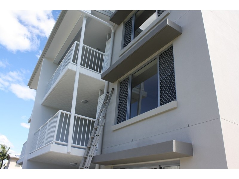 10 Ahern Street, Labrador QLD 4215